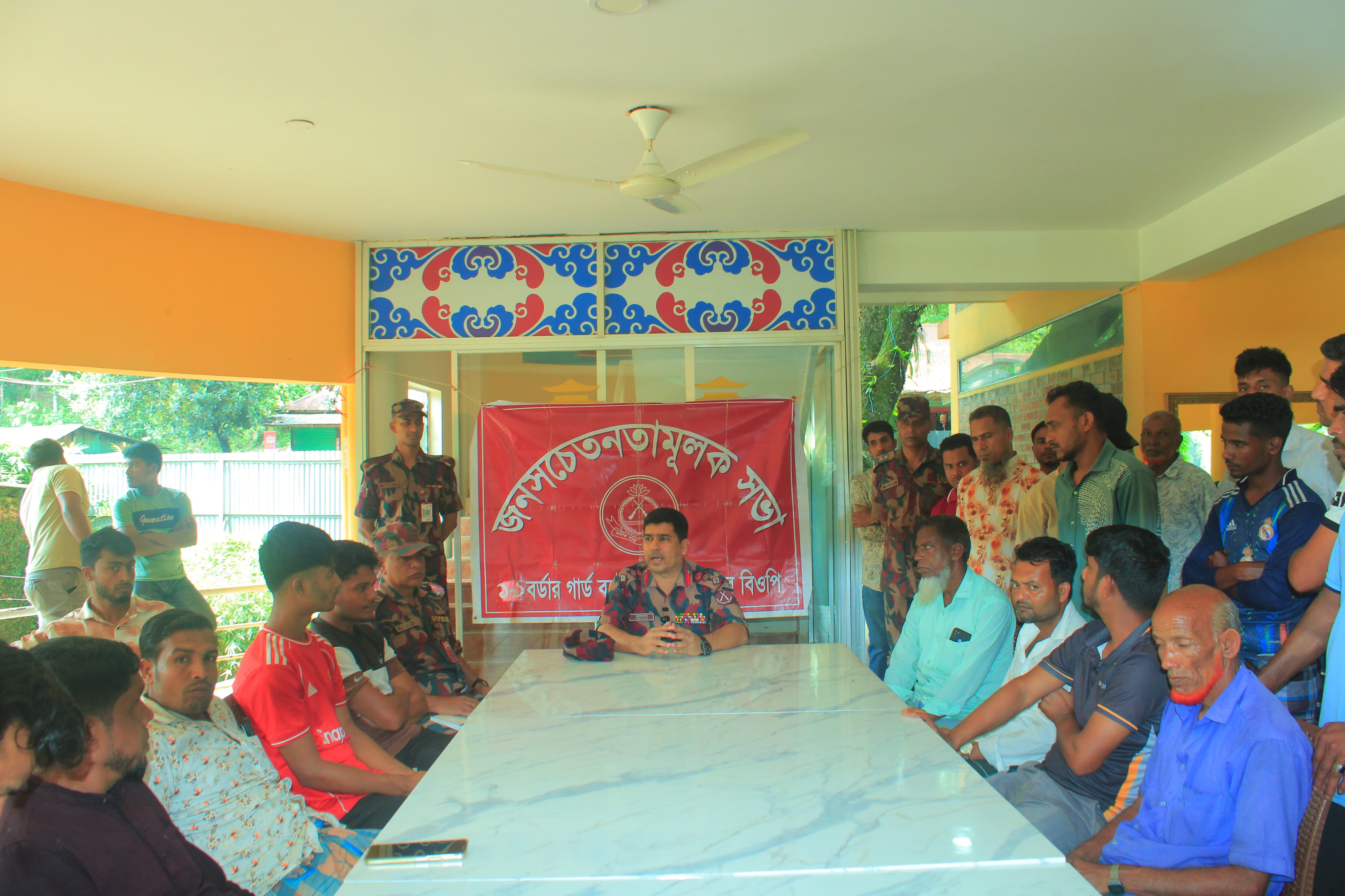 সীমান্ত সুরক্ষায় ১৯ বিজিবির কঠোর অবস্থান ও লালাখালের সচেতনতামূলক সভা
