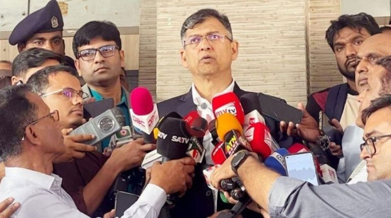 পুলিশের পোশাক পরিবর্তন ও নতুন জনবল নিয়োগ নিয়ে স্বরাষ্ট্রমন্ত্রীর বক্তব্য