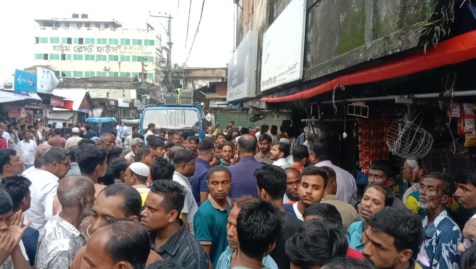 ছাতক পৌর শহরকে সুন্দর রাখার জন্য অবৈধ স্থাপনা উচ্ছেদ অভিযান, ৭ টি প্রতিষ্ঠান থেকে জরিমানা আদায় হয়েছে