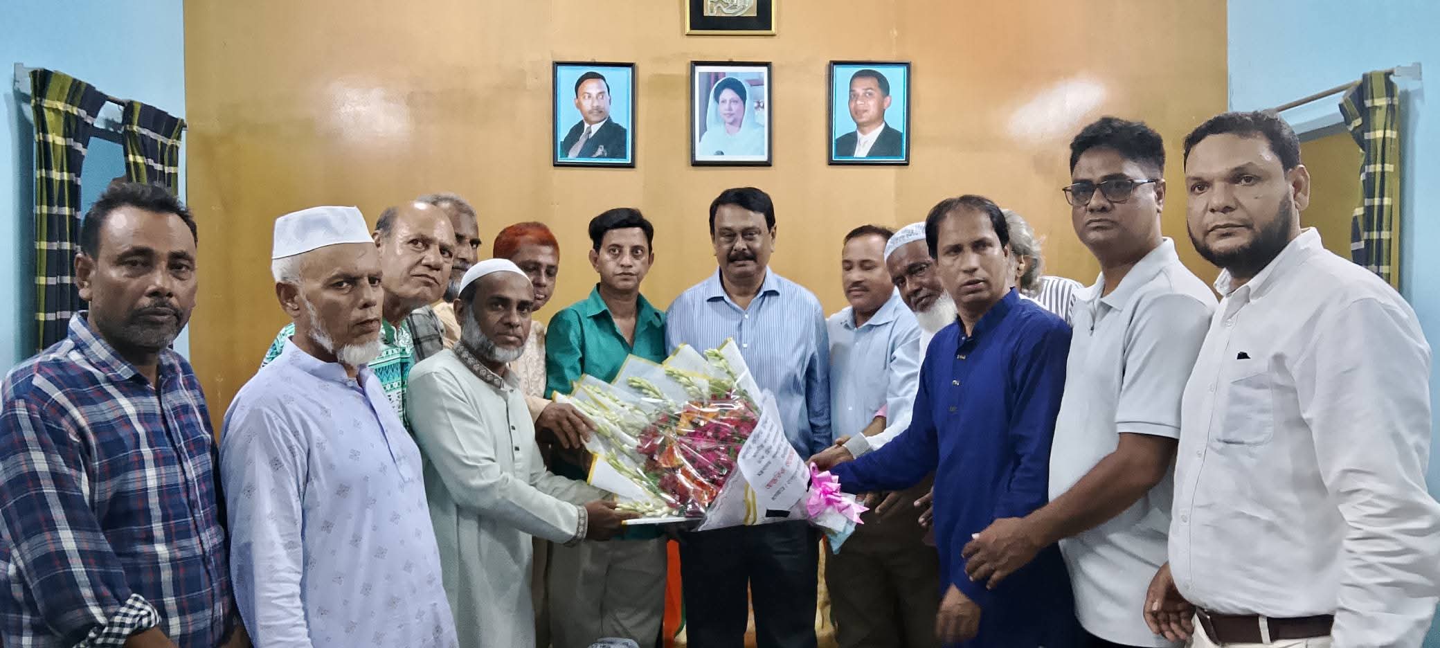 সংসদ সদস্য মিলন-কে ফুলেল শুভেচ্ছা জানালেন  ছাতক পৌর বিএনপির নেতৃবৃন্দ