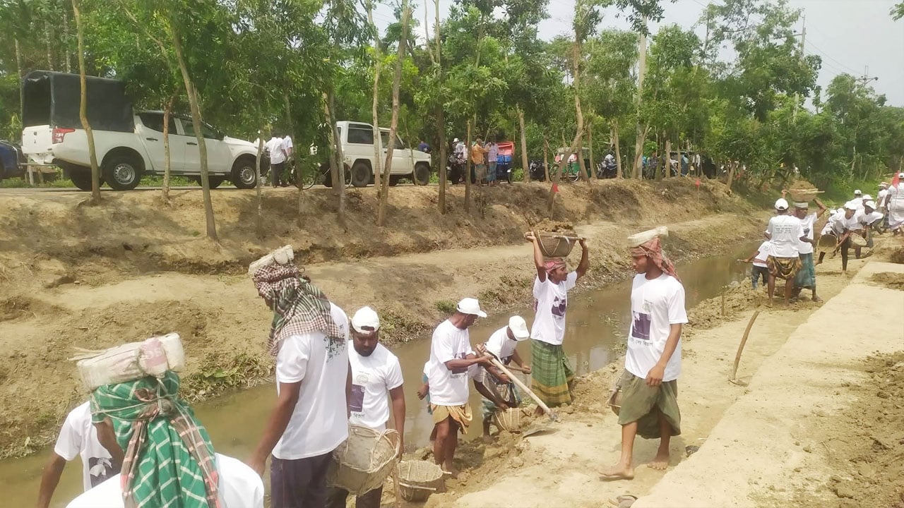 উৎপাদন বৃদ্ধি ও জলাবদ্ধতা নিরসনে ২০ হাজার কিলোমিটার খাল পুনঃখননের উদ্যোগ সরকারের