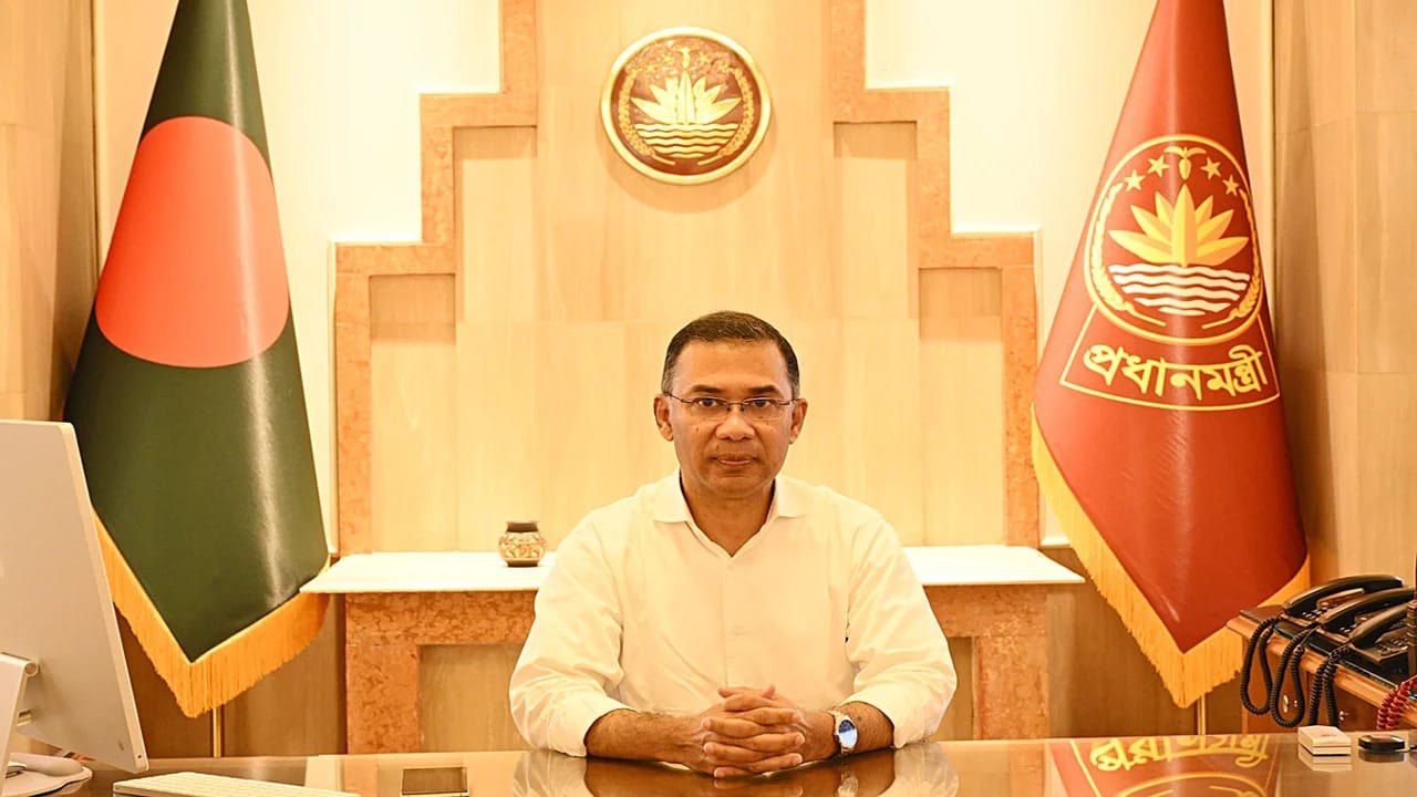 প্রথমবার তেজগাঁও কার্যালয়ে অফিস করলেন প্রধানমন্ত্রী তারেক রহমান; স্মৃতিচারণ ও গাছ রোপণে ভিন্ন আমেজ