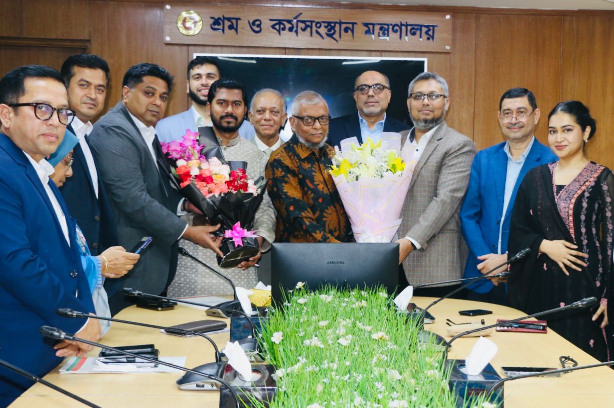 শিল্পখাতে স্থিতিশীলতা ও উৎপাদনশীলতা বৃদ্ধিতে শ্রমিক মালিক সুসম্পর্কের ওপর গুরুত্বারোপ শ্রমমন্ত্রীর