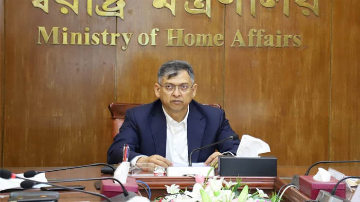 পুলিশ সার্জেন্টের একশত আশিটি শূন্য পদে দ্রুত নিয়োগের ঘোষণা স্বরাষ্ট্রমন্ত্রীর