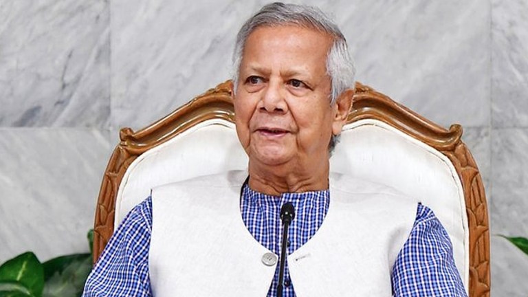 বিদায়ের আগে নিজেকে এক বছরের জন্য ভিভিআইপি ঘোষণা করেন মুহাম্মদ ইউনূস