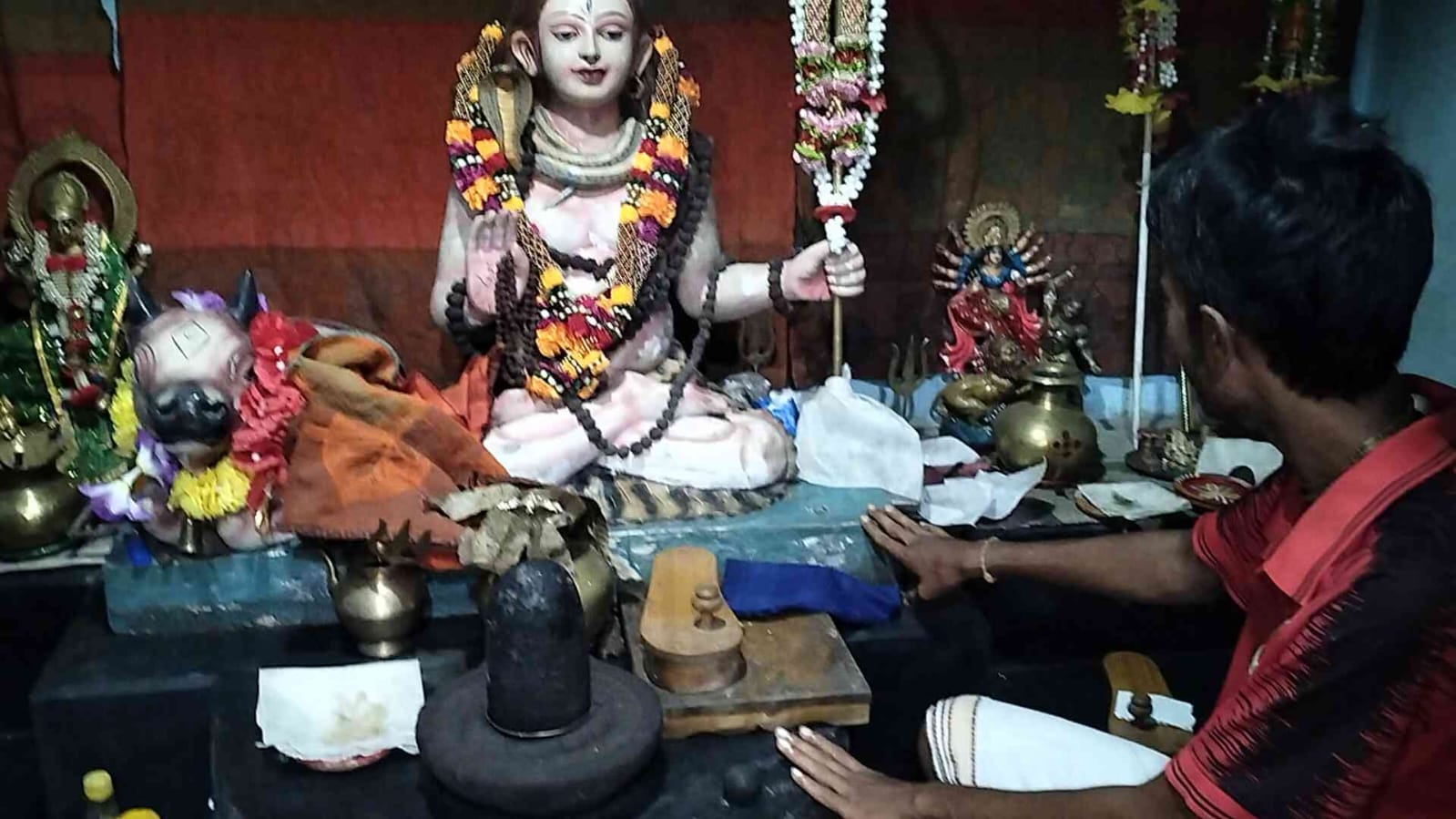 জৈন্তাপুরে শ্রী শ্রী রামেশ্বর শিব মন্দিরে দুর্ধর্ষ চুরি, ক্ষতি ৩০ লাখ টাকা