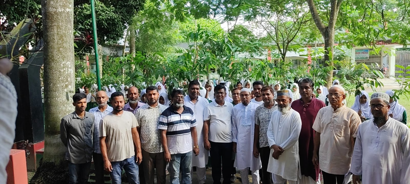 শ্রীকাইল কৃষ্ণ কুমার বহুমুখী উচ্চ বিদ্যালয়ের প্রতিটি শিক্ষার্থী লাগাবে একটি গাছ’—সবুজ শ্রীকাইল ইউনিয়ন গড়ার আহ্বান আব্দুল মোমেনের