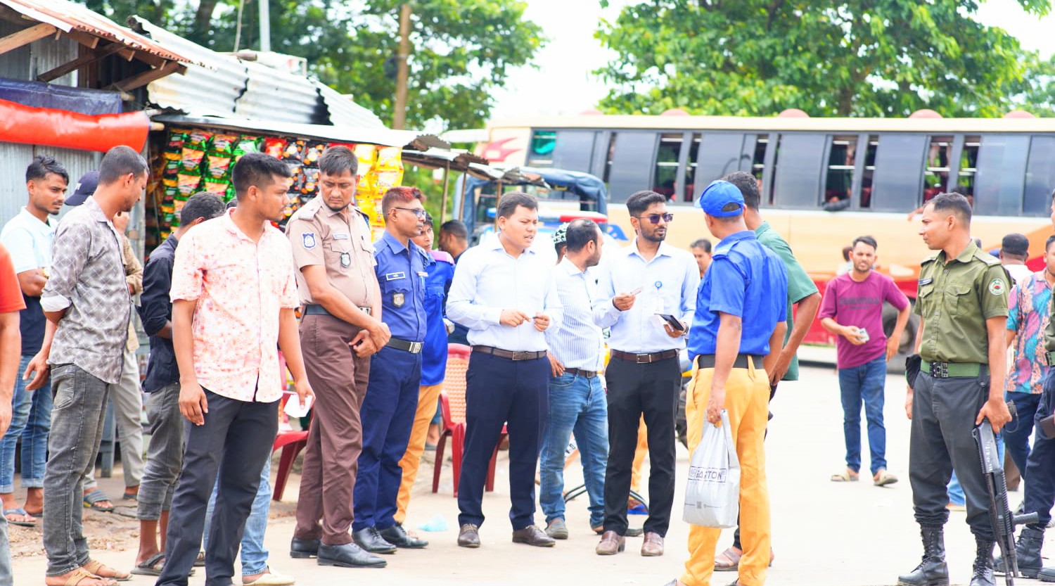 শান্তিগঞ্জে ভ্রাম্যমাণ আদালতের ১৭ বাসকে ৩২ হাজার টাকা জরিমানা